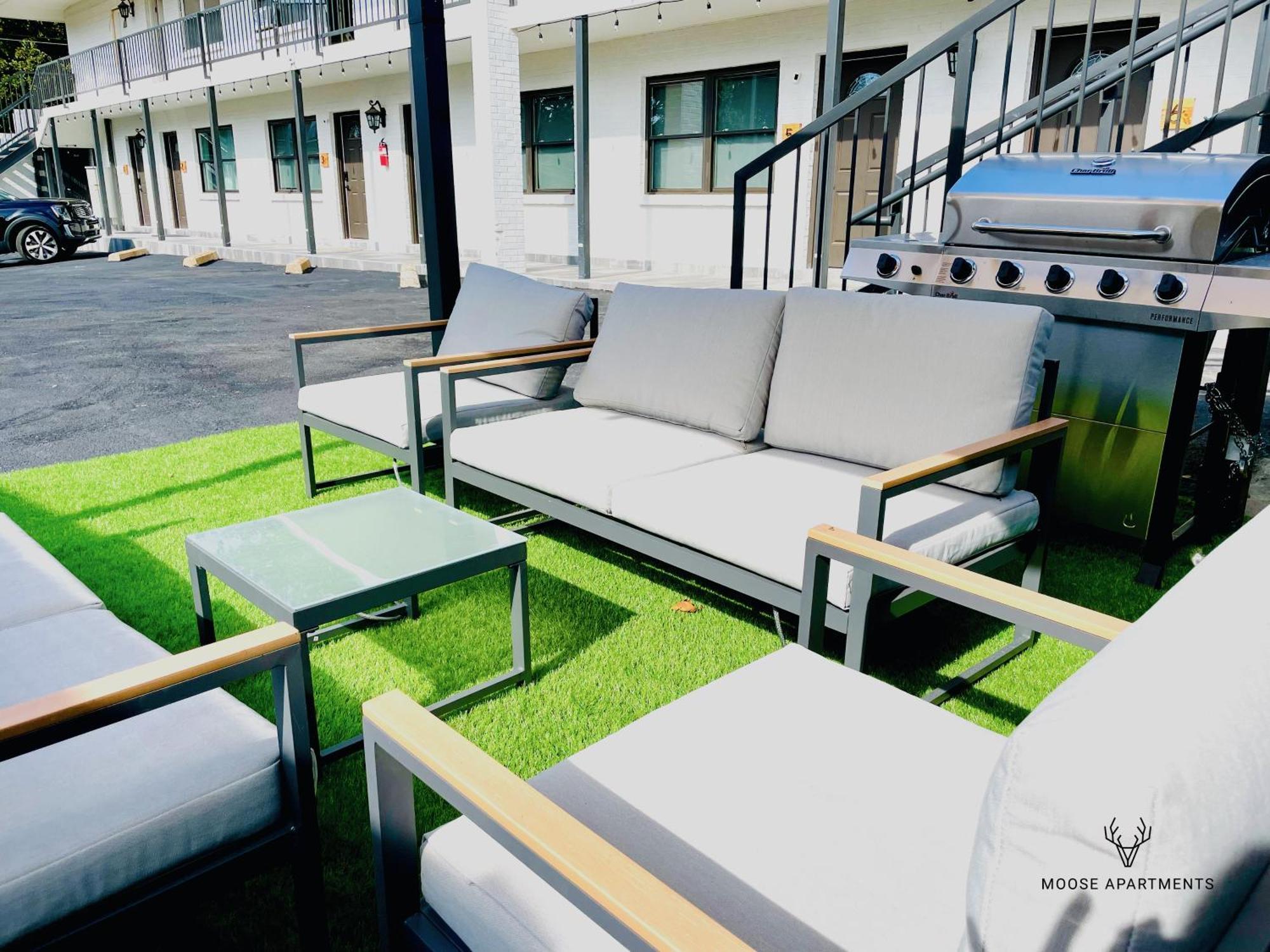 Апартаменты The Moose #10 - Stylish Loft With King Bed, Free Parking & Wi-Fi Мемфис Экстерьер фото