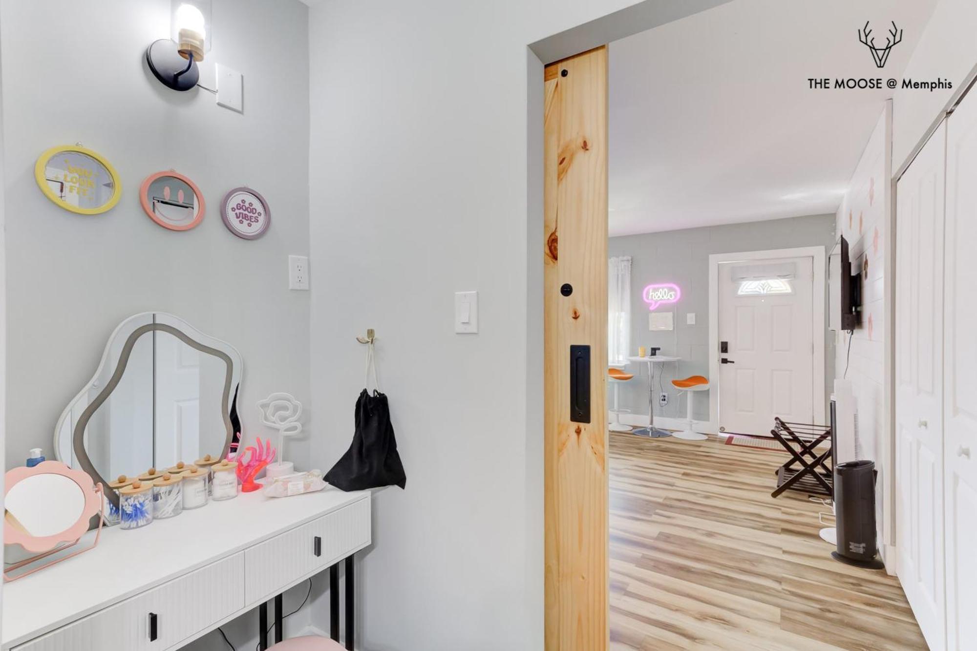 Апартаменты The Moose #10 - Stylish Loft With King Bed, Free Parking & Wi-Fi Мемфис Экстерьер фото