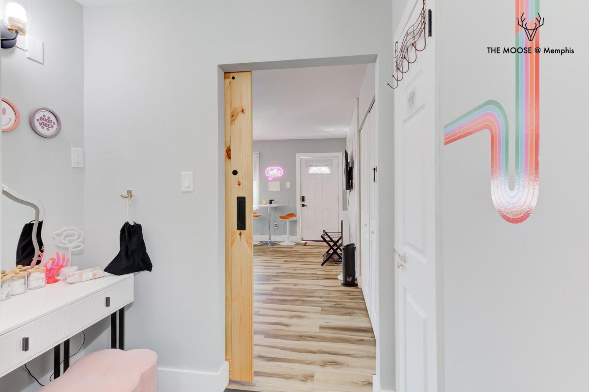 Апартаменты The Moose #10 - Stylish Loft With King Bed, Free Parking & Wi-Fi Мемфис Экстерьер фото